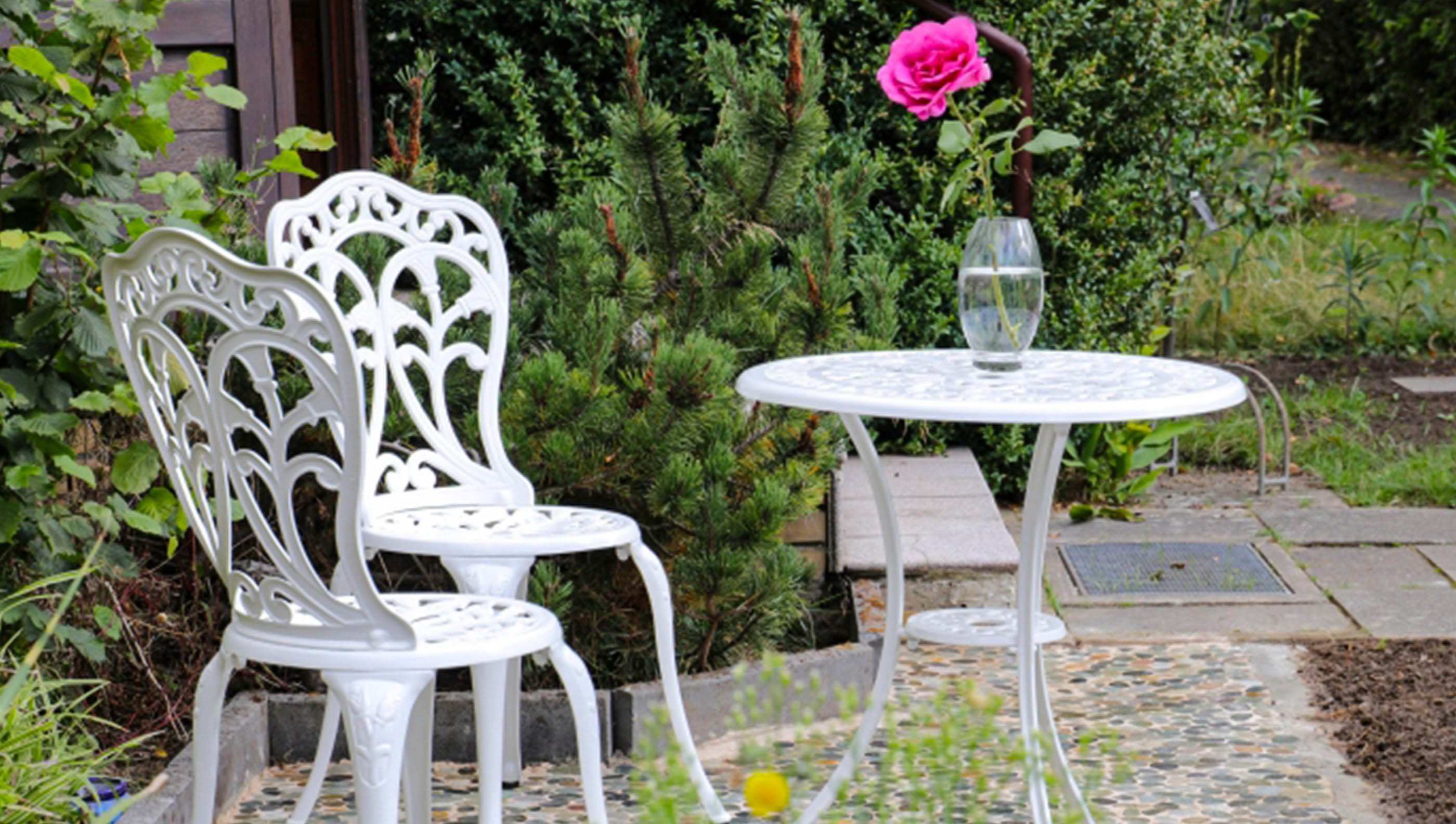 Small garden furniture ideas