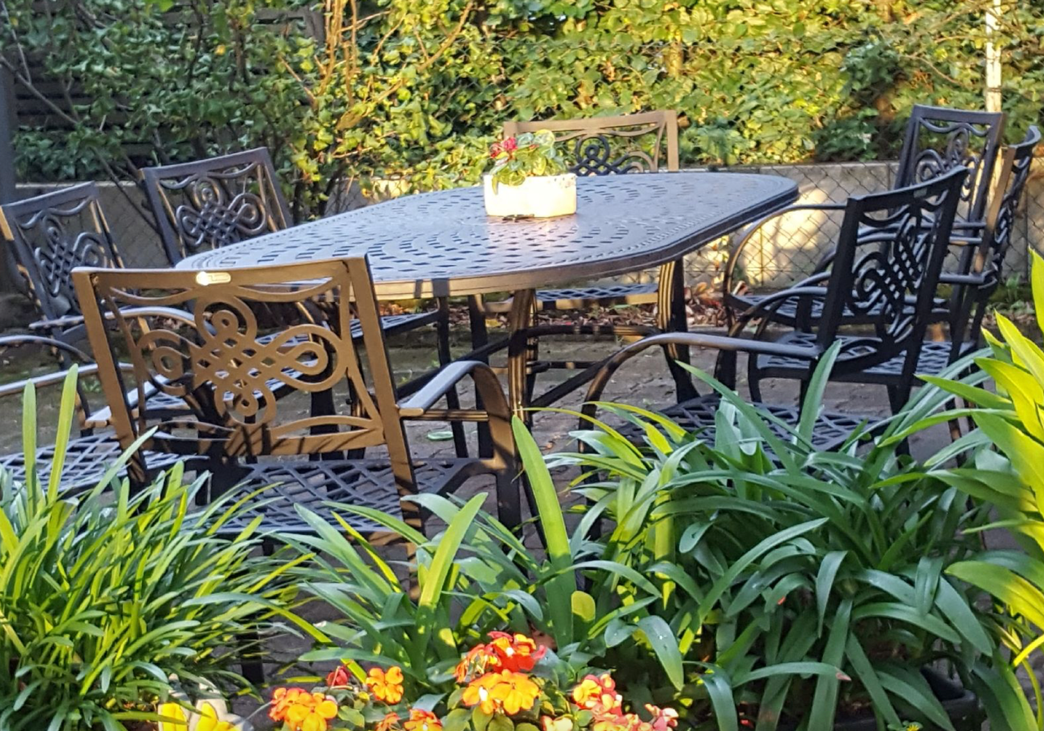 What size garden table should I buy?