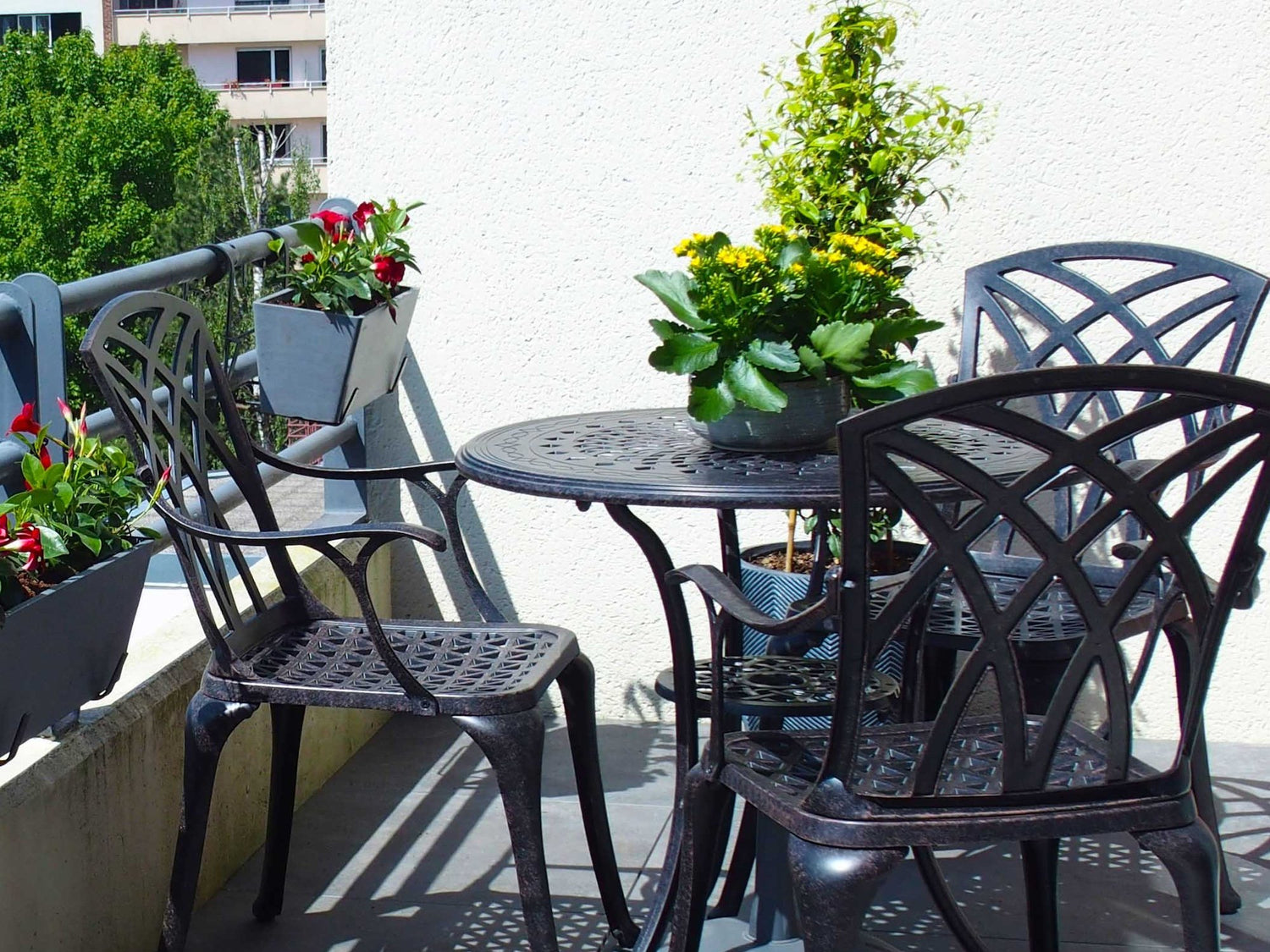 The Lazy Susan guide to buying and styling black garden furniture