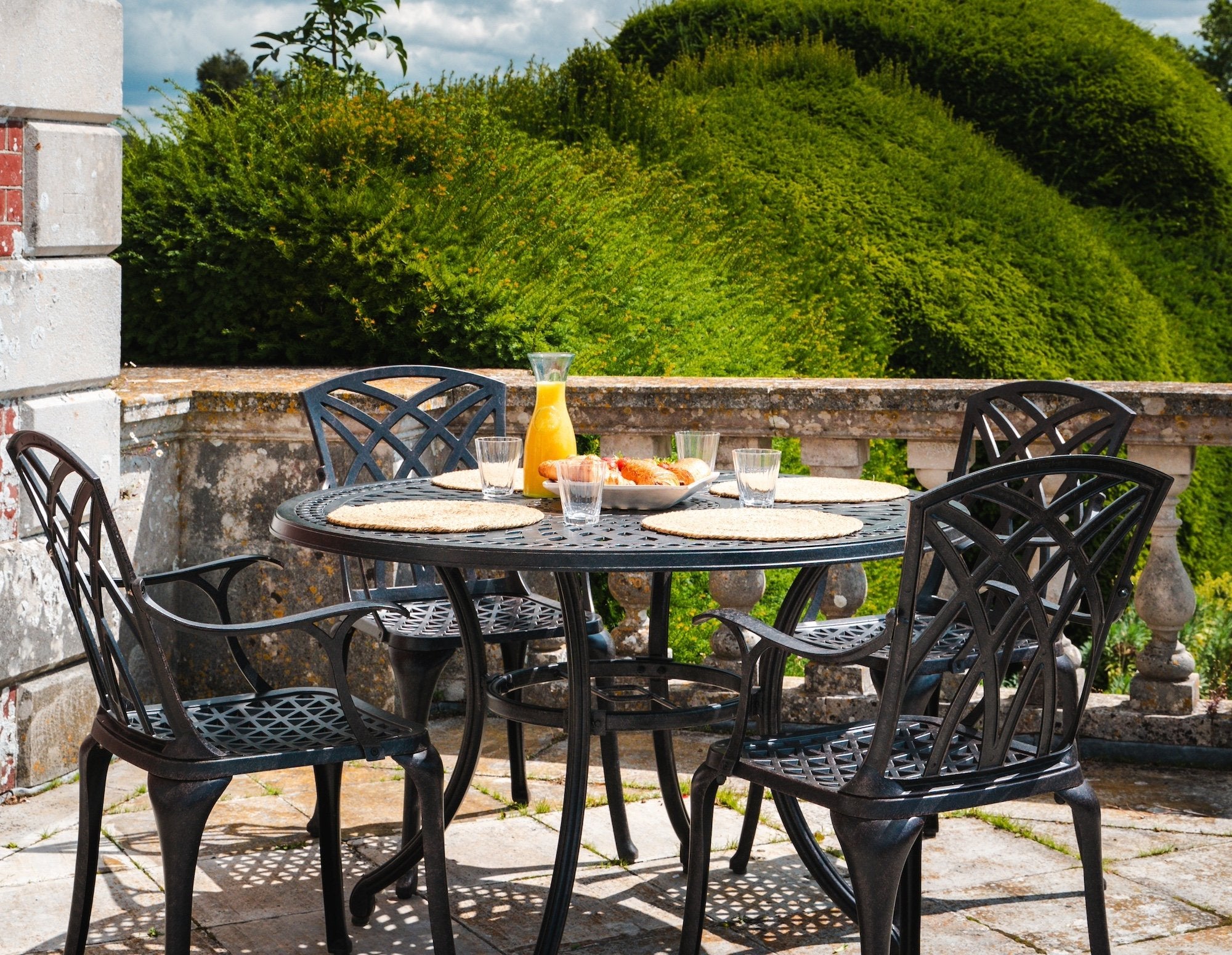 Why buy cast aluminium garden furniture for summer 2024