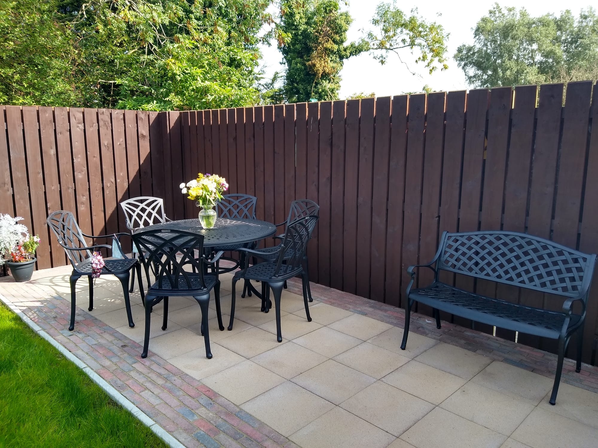 Why choose cast aluminium outdoor furniture?