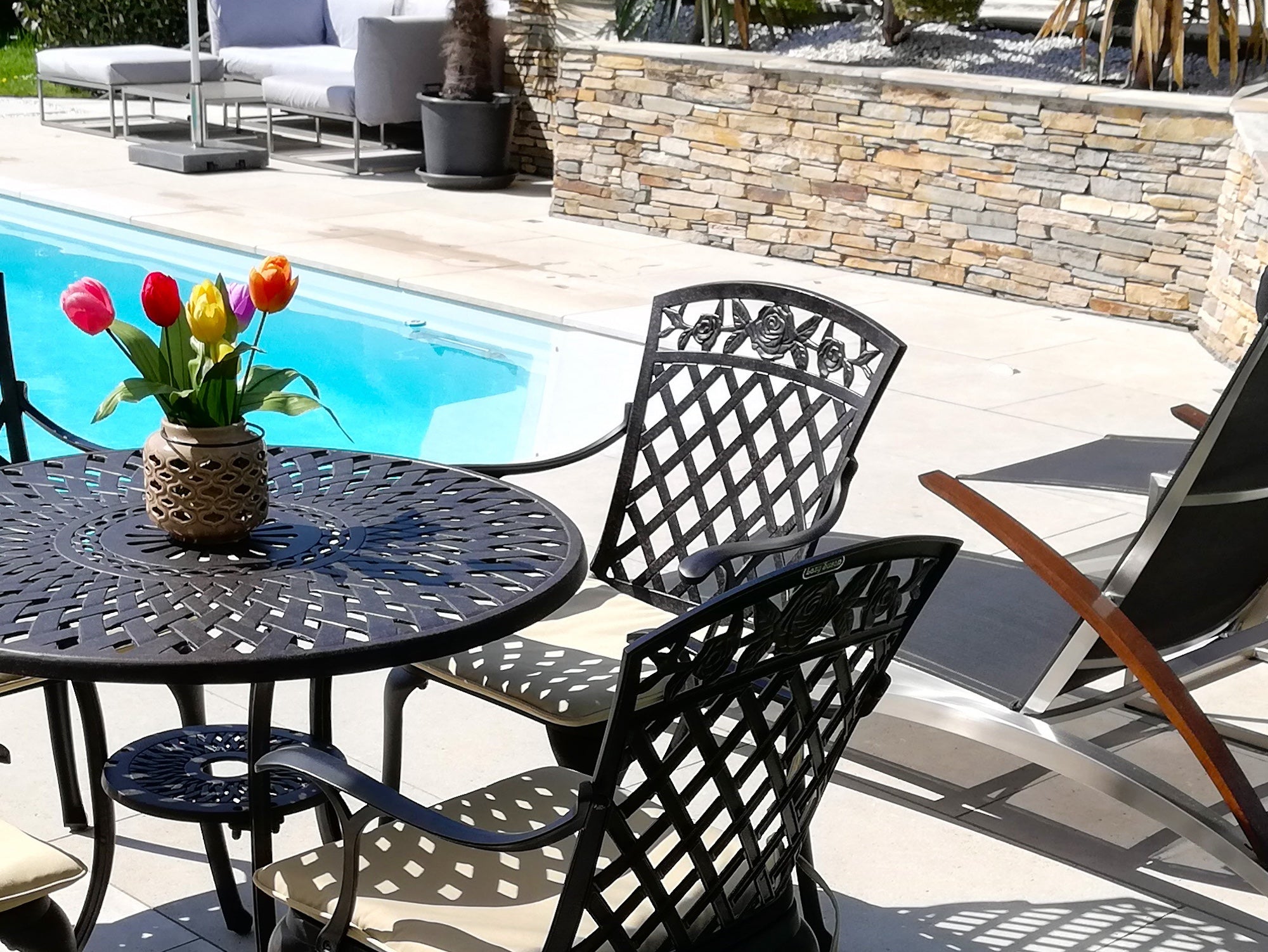 What is the best patio furniture material for a hot climate?