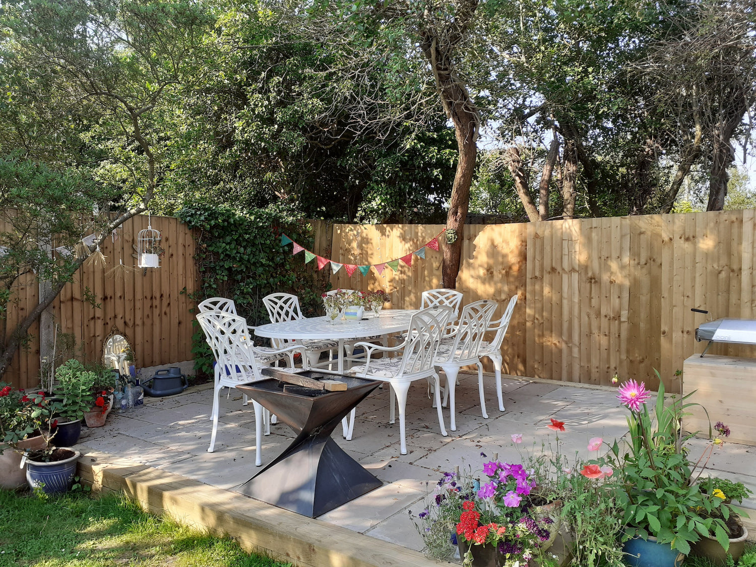 How to buy an 8-seater garden furniture set online