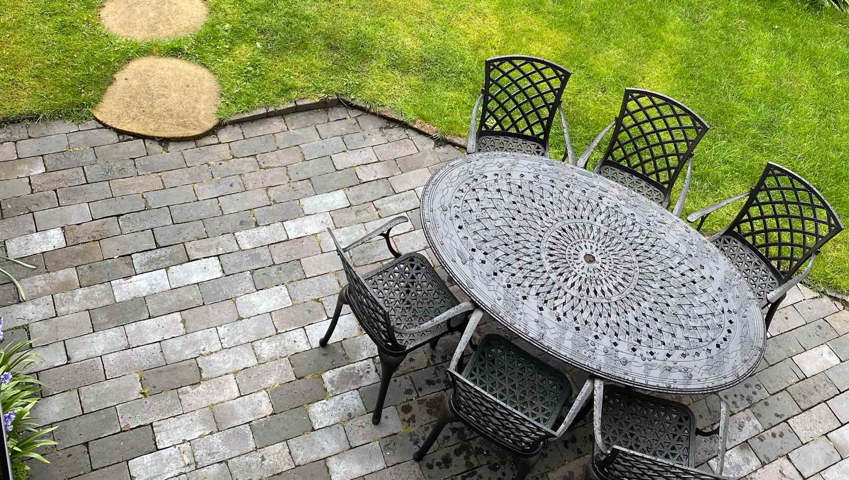 Choosing a patio furniture material for the UK