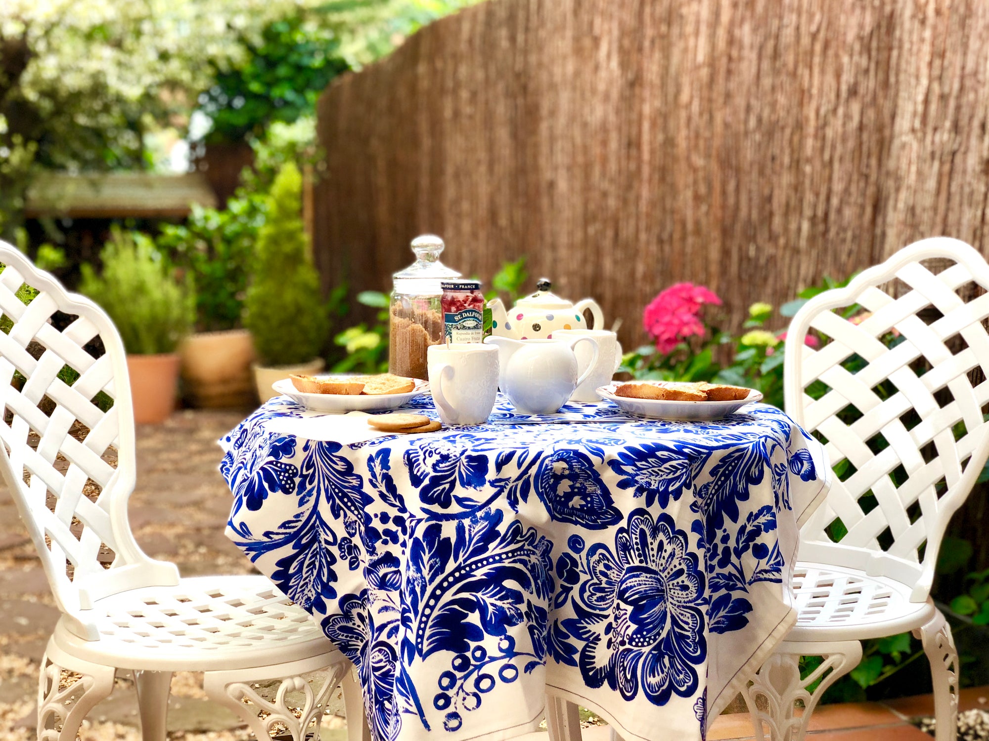 How to make a tablecloth for a garden table