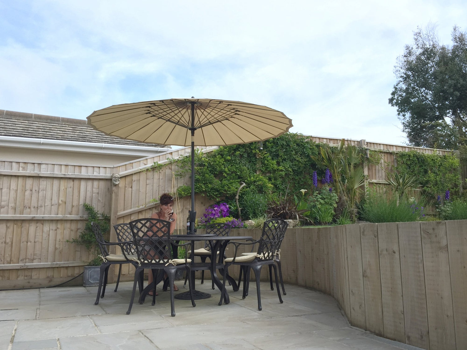 Enhance your garden with a stylish and functional 6-seater patio set