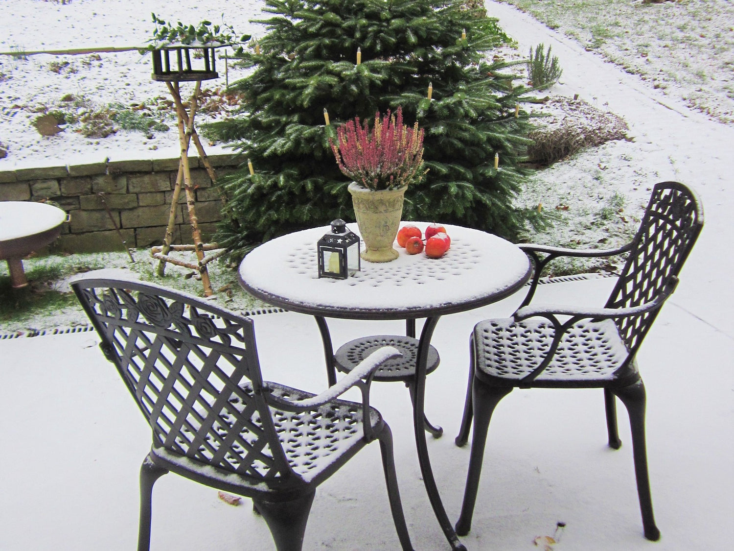 How to create a festive centrepiece for your garden table