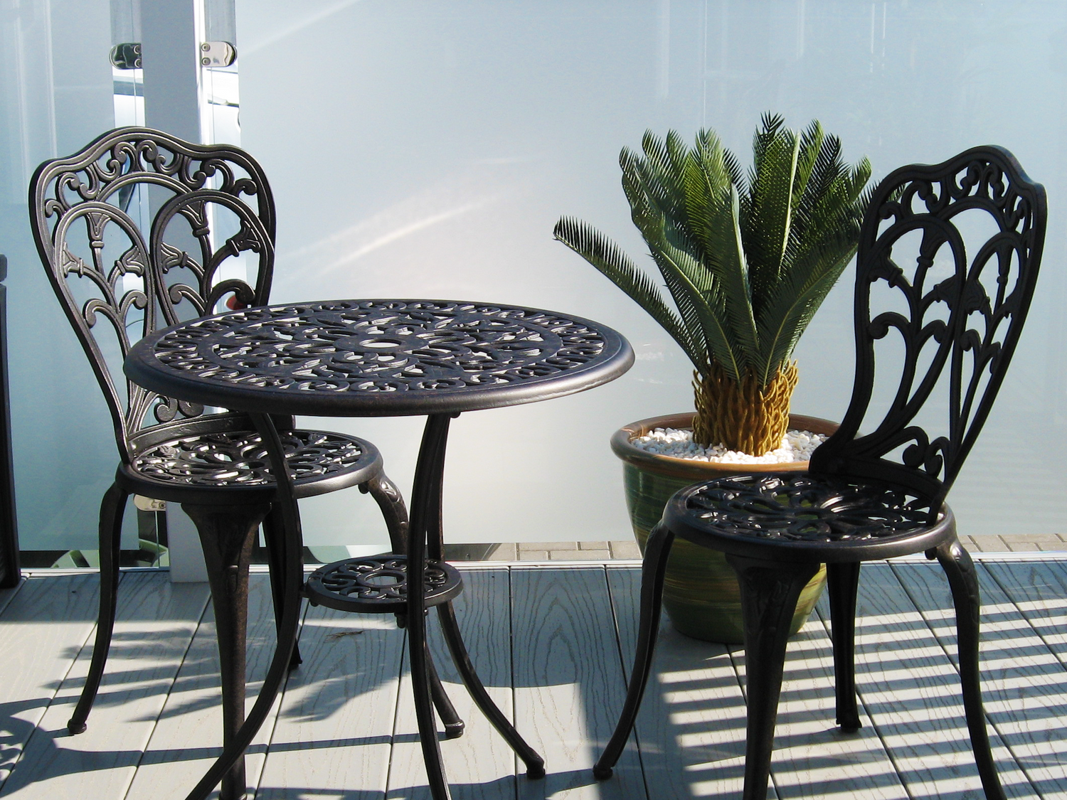 How to style your outdoor space with small balcony furniture