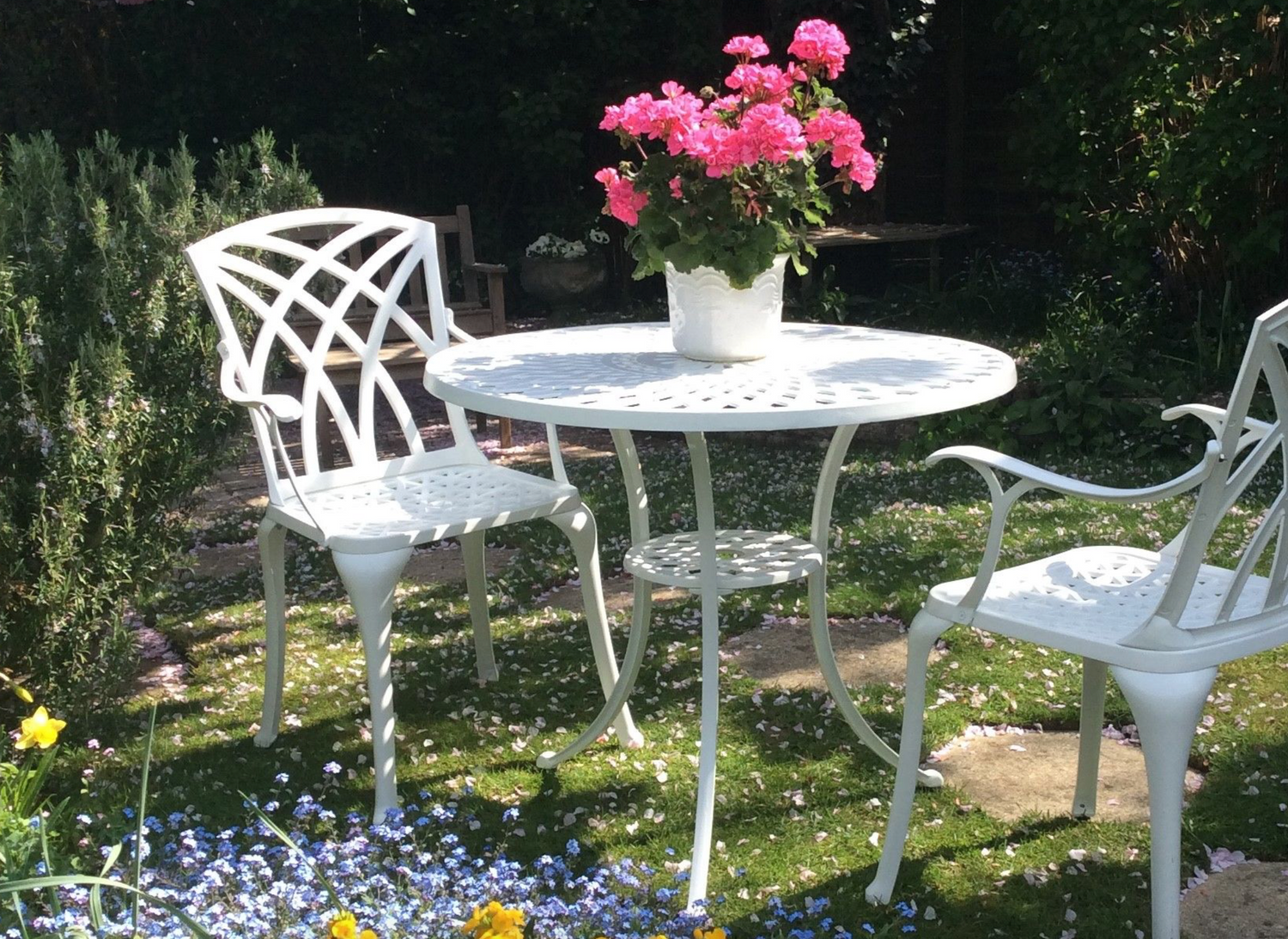 How to clean white metal garden furniture