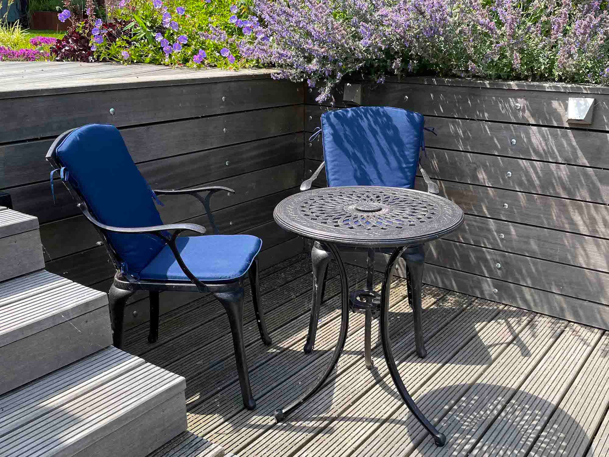 Can garden furniture cushions be left outside?