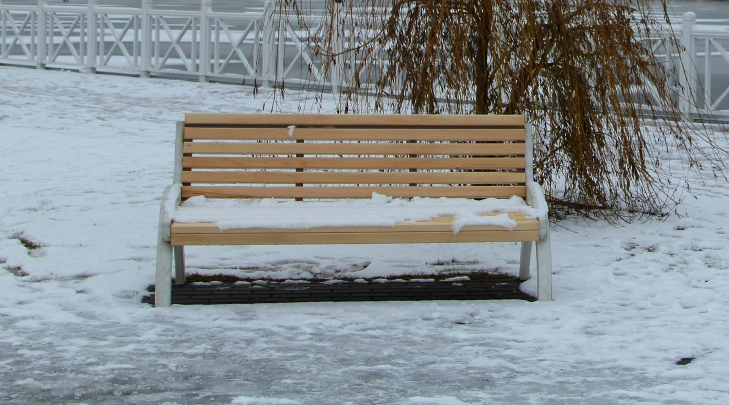 How to protect and store teak furniture in cold weather