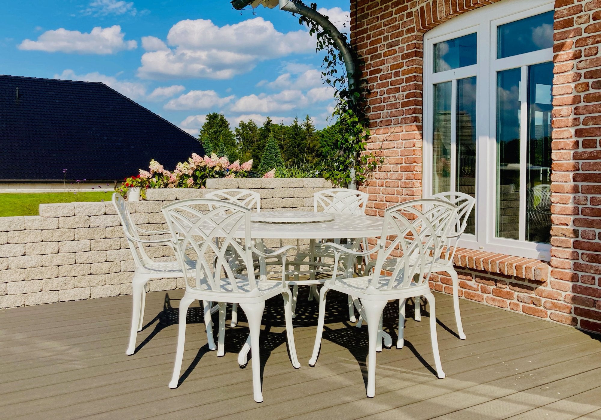 Garden Furniture Focus: Frances Round Garden Dining Tables