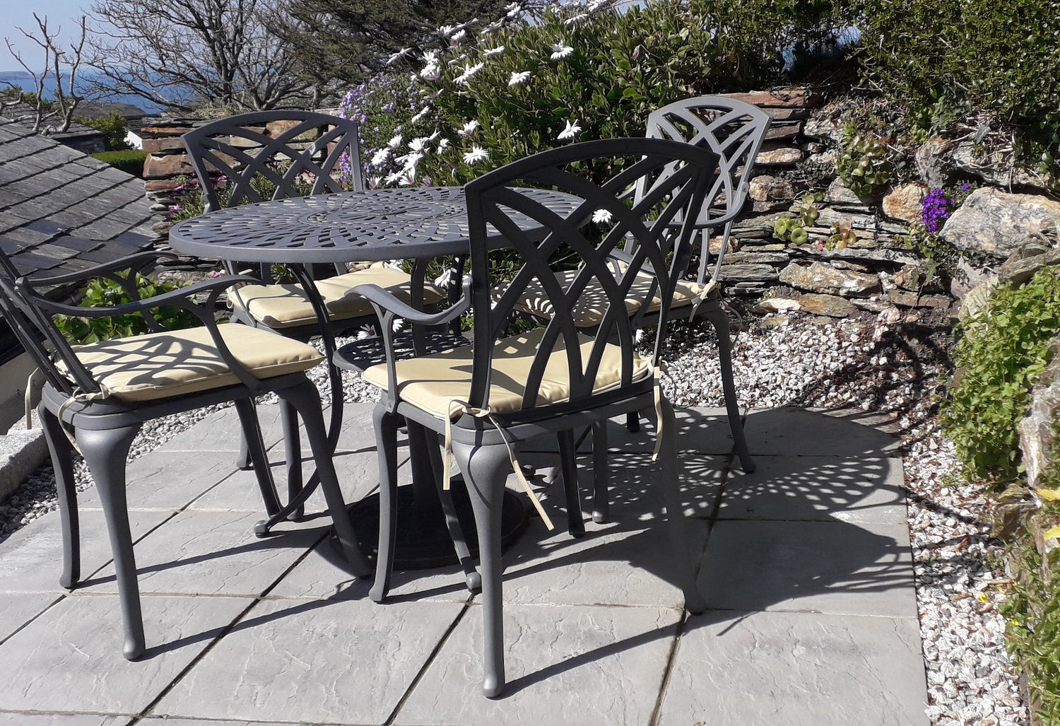 Garden Furniture Focus: Mia Round Garden Tables