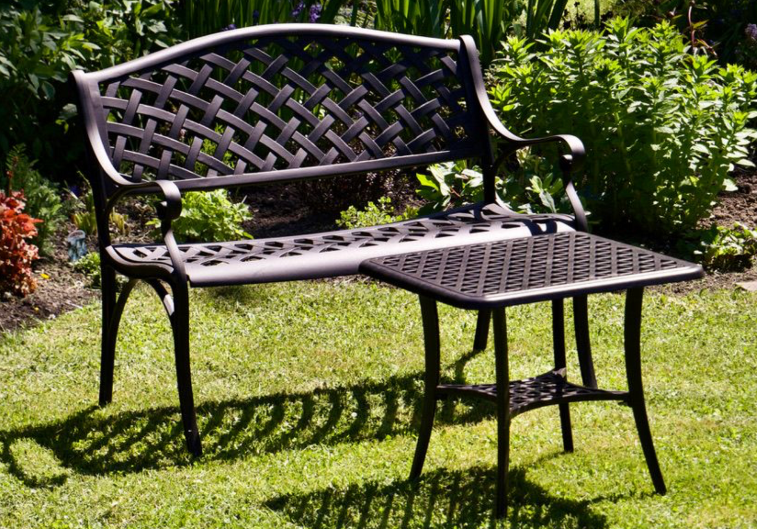 Can garden furniture go on grass?