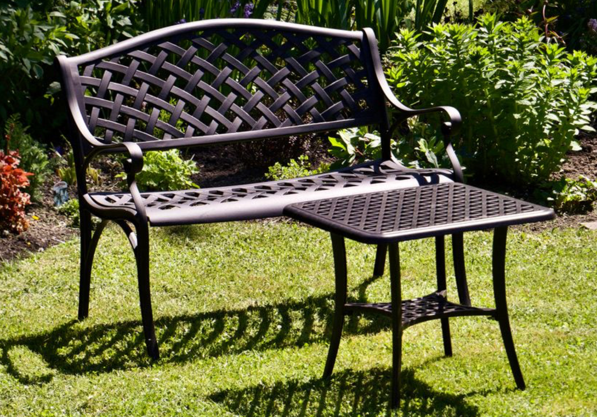 Can garden furniture go on grass?