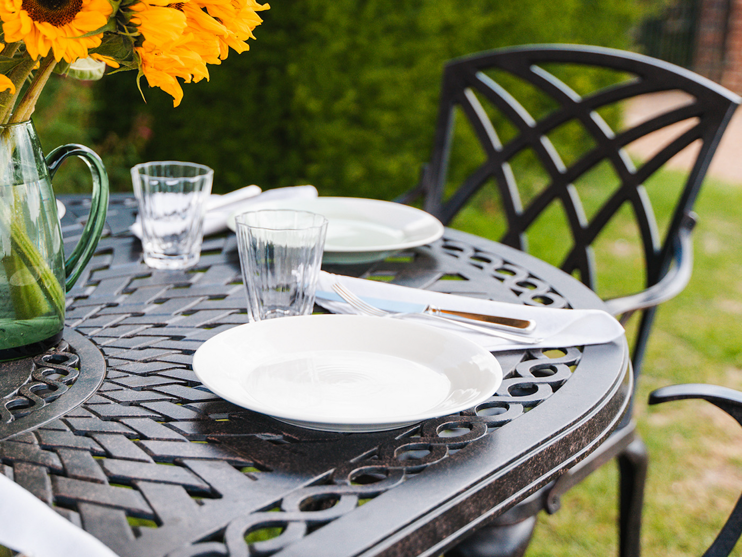 How to set your garden table