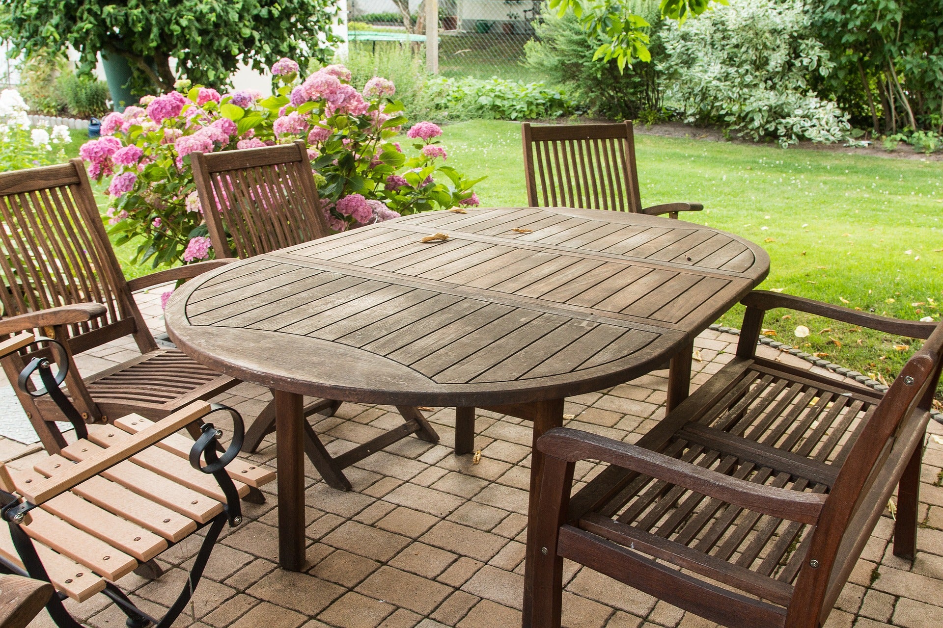 How to Revive Wooden Outdoor Furniture