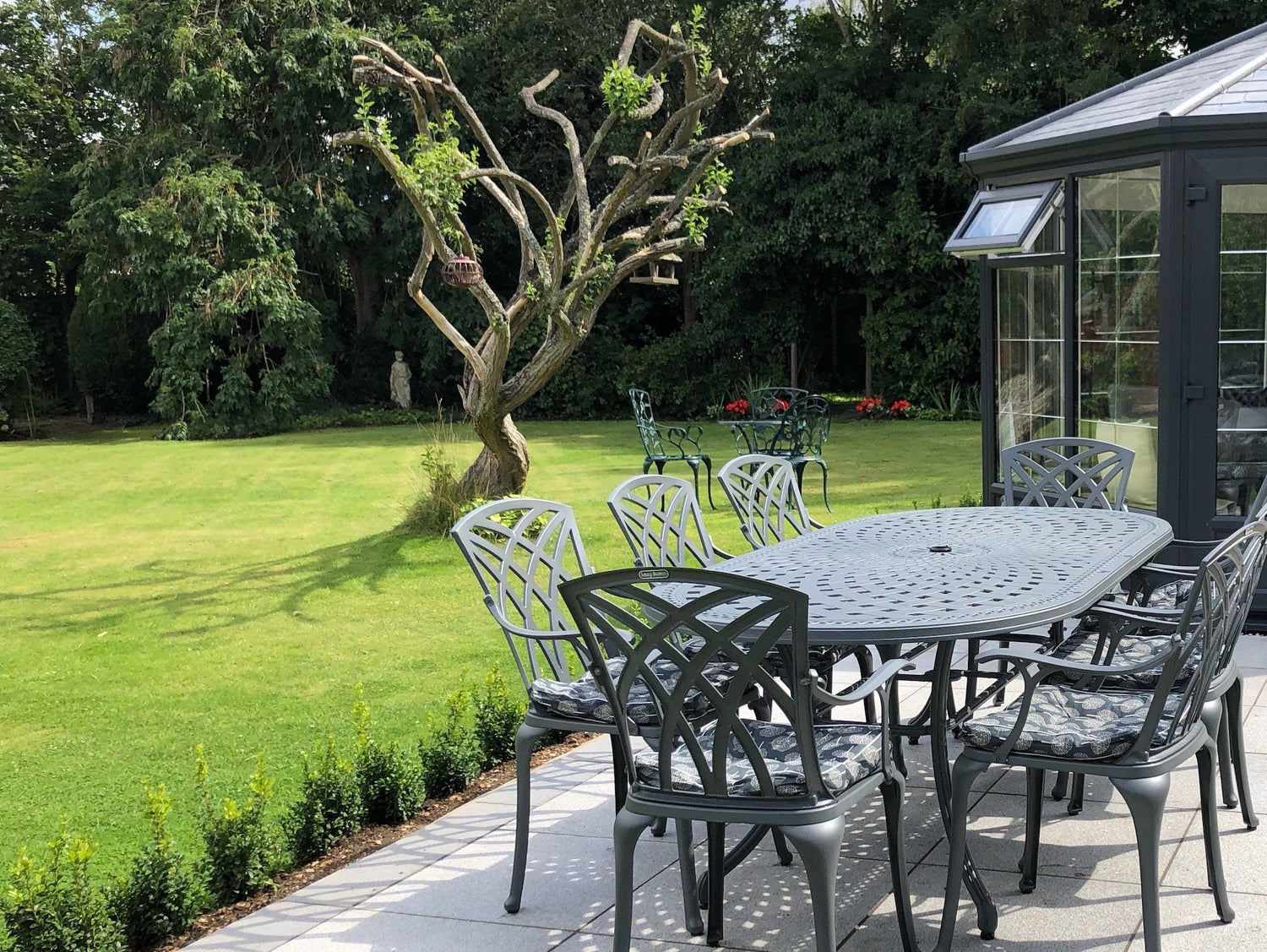 How to safely store metal garden furniture