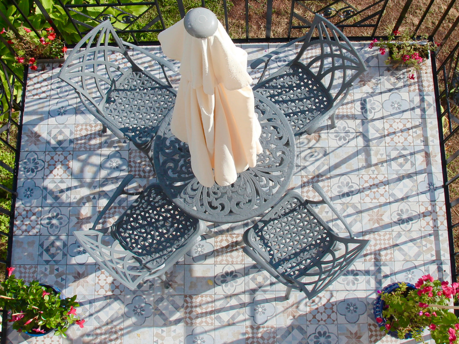 How do you set up a garden table and 4 chairs on your patio?