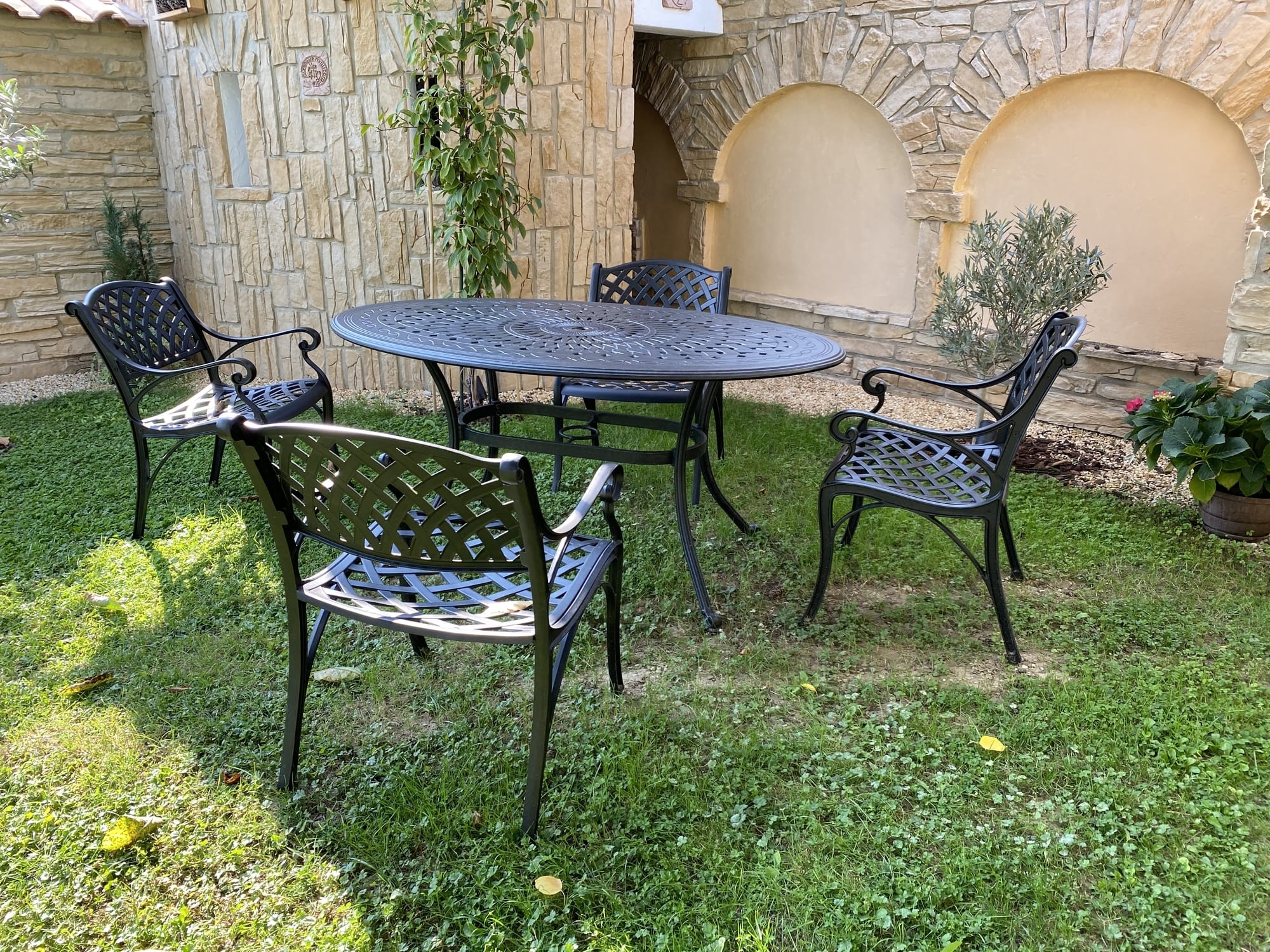 What is the best shape garden table for your outdoor space?