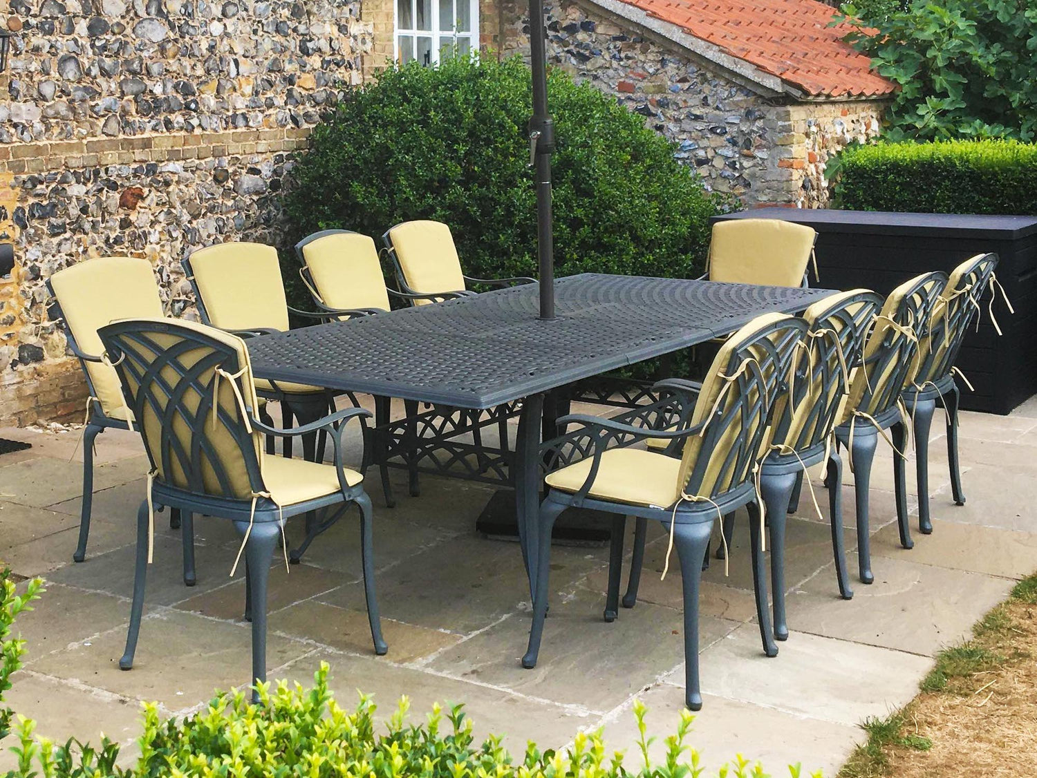 Choosing the right metal garden table and chairs for your outdoor space