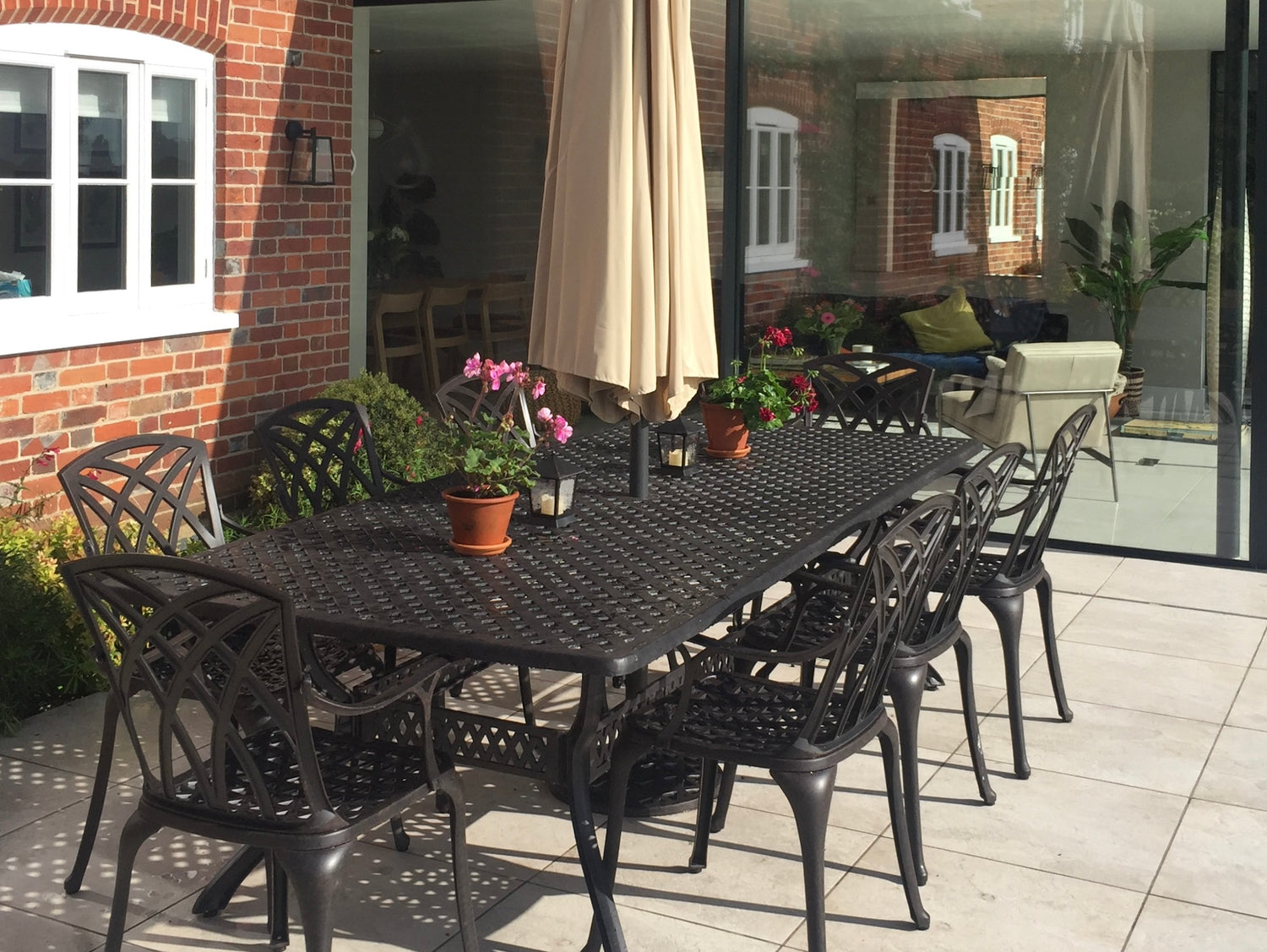 What do you put in the middle of a large outdoor dining table?