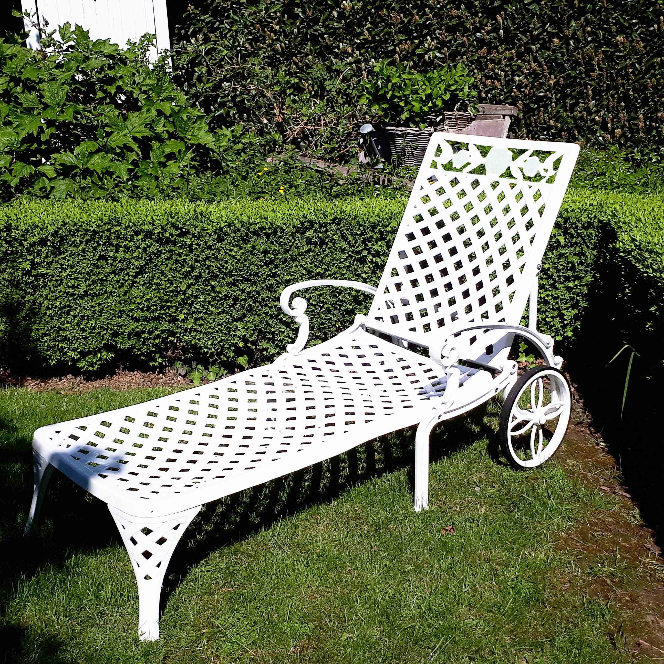 Rose Lounger - White