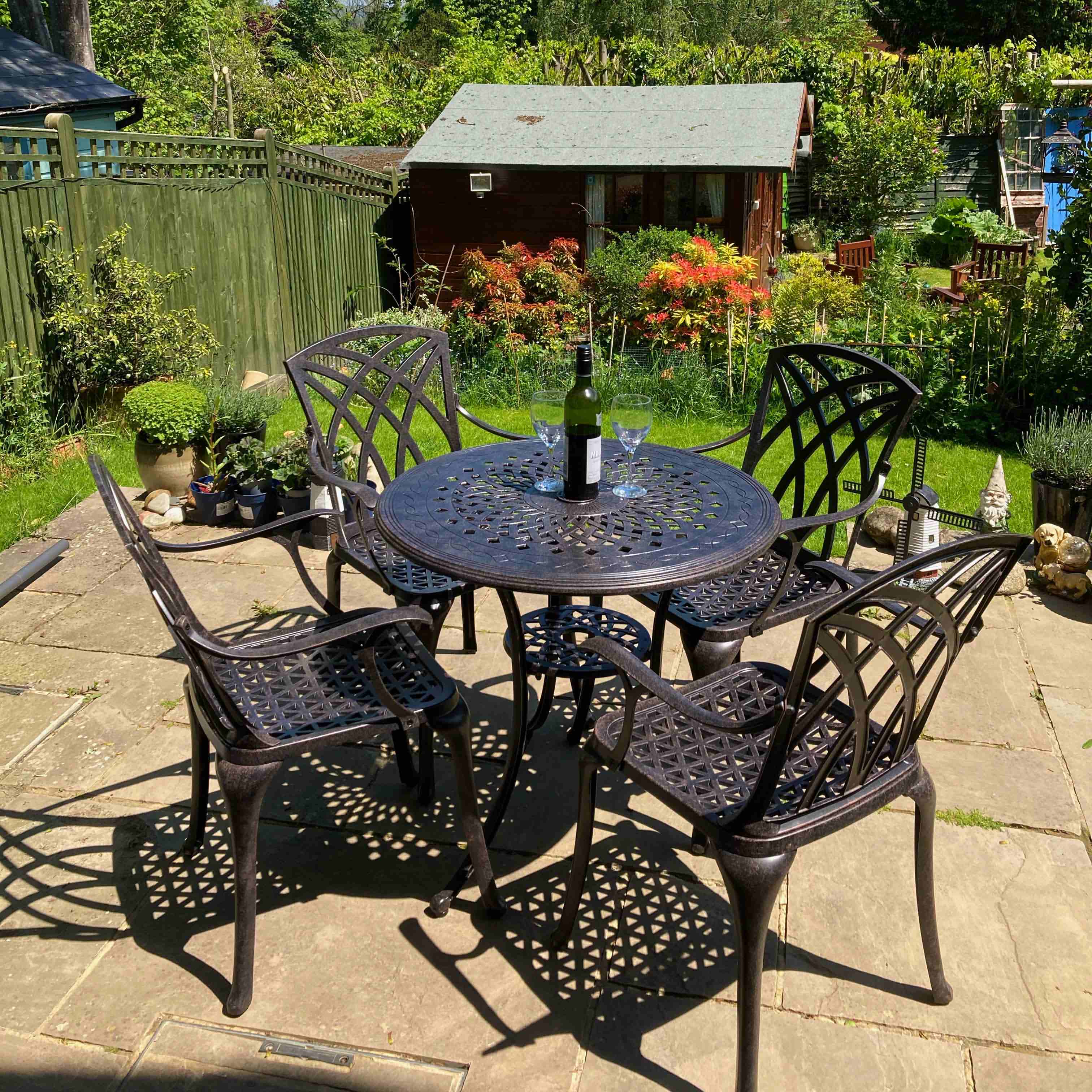 & | 4 Table Set Small Patio Chairs Anna Bronze Susan Lazy -