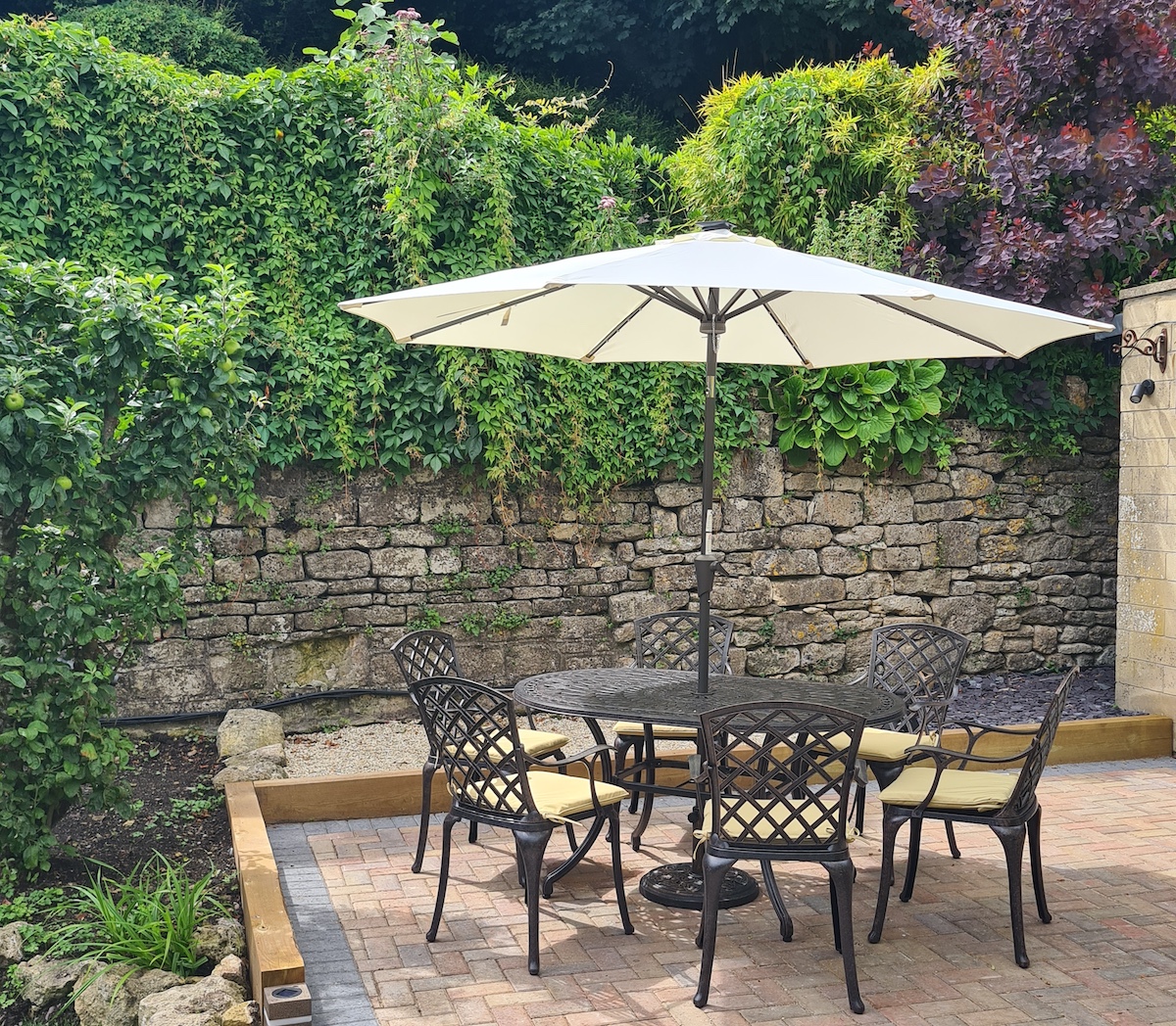 How do you measure your patio for a garden table and 6 garden chairs?