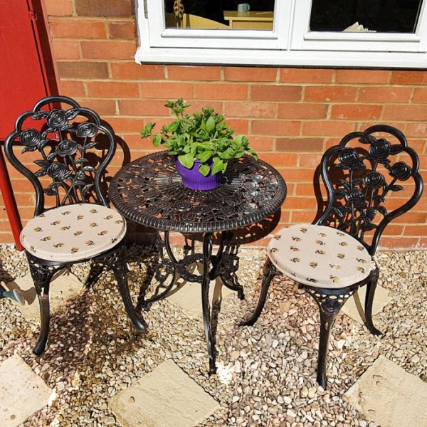 London Rose 2 Seater Outdoor Garden Bistro Set | Lazy Susan